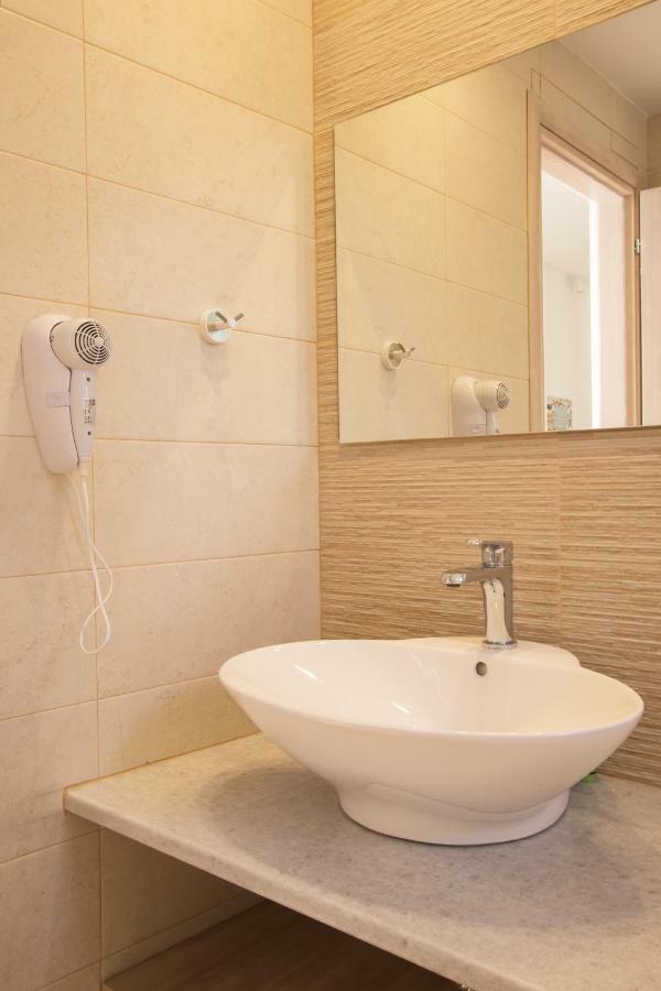 Porfyris Studios And Apartments Karpathos Town  Exterior photo